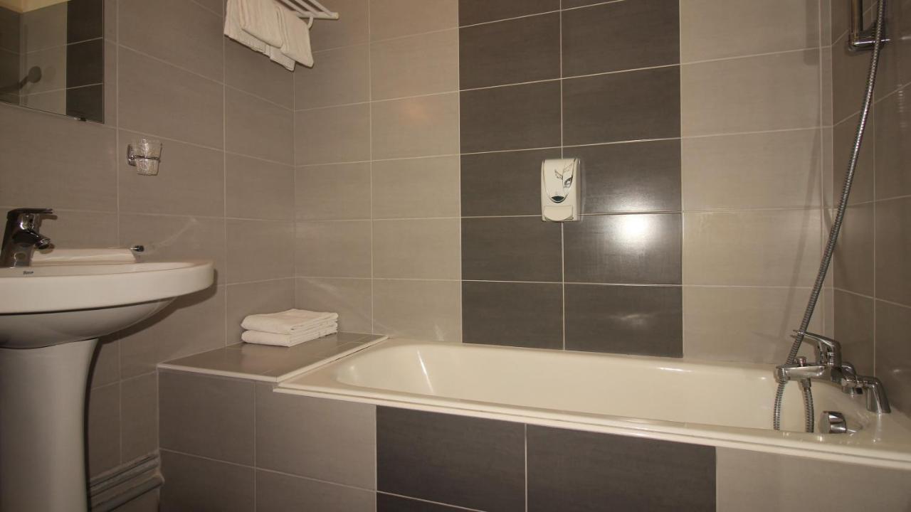 Logis Hotel Lodge La Valette Cesson-Sevigne Exterior photo